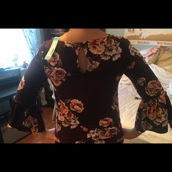 Peralta Bell Sleeve Top - Picture 3 of 4